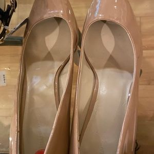 Nine West size 10 tan patent leather 3 in heels